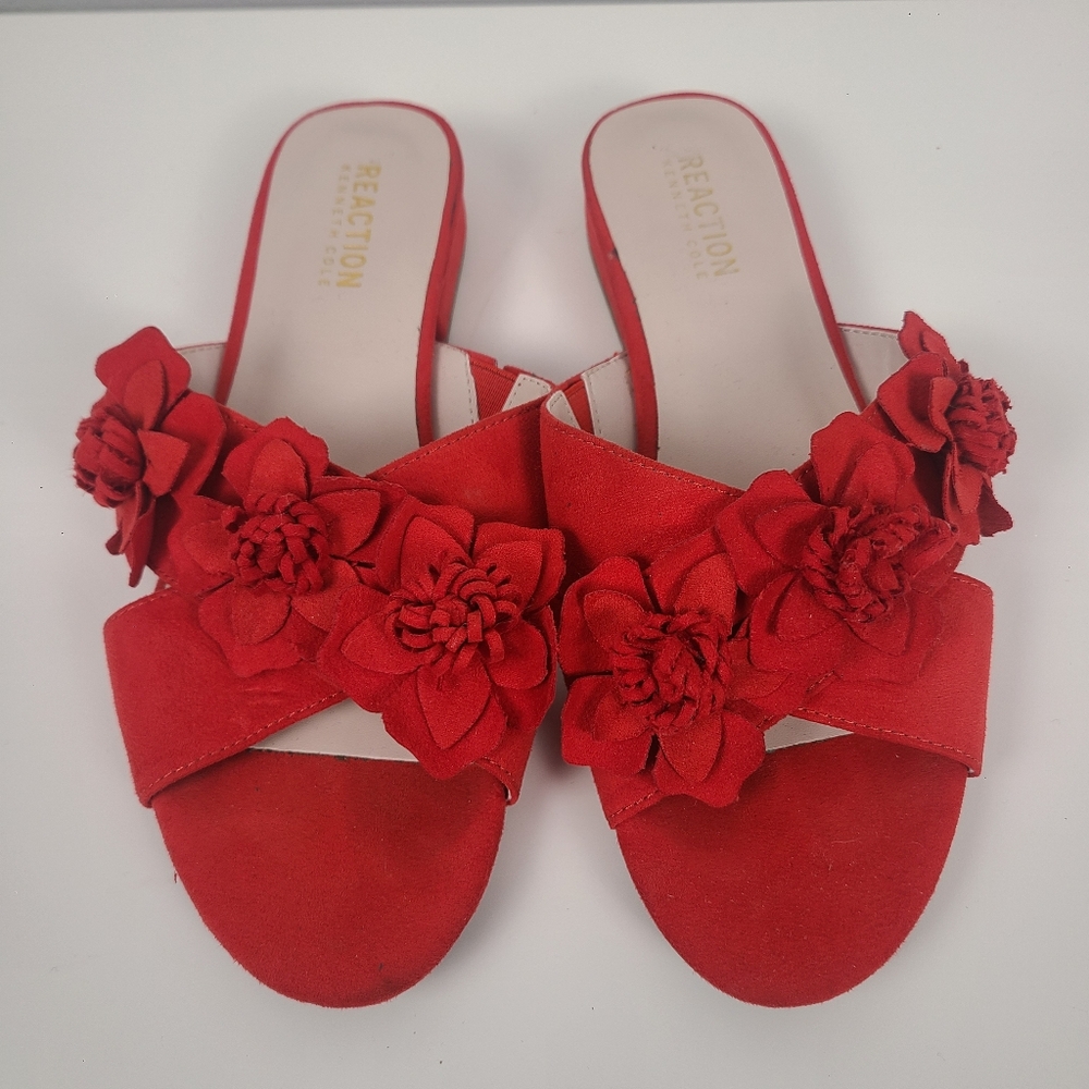 Kenneth Cole Reaction Vala Red Floral Suede-like Material Slip-on Sandals Size 7